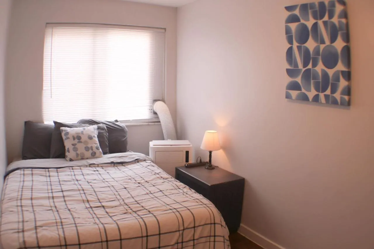 3 Bedroom Southside Pad - Sleeps 8 - Amazing Location Pittsburgh